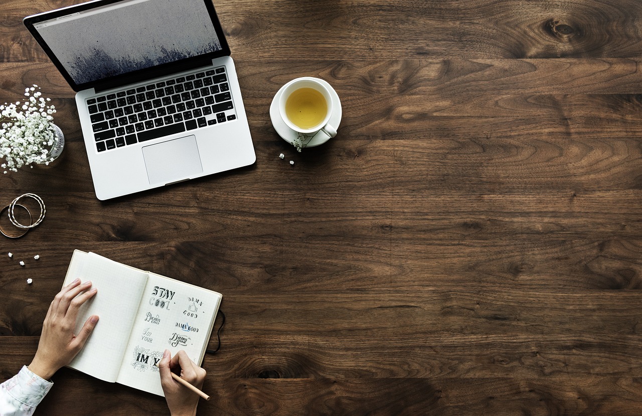 宏观经济波动下基金定投是否值得坚持？掌握长期投资策略轻松应对市场起伏