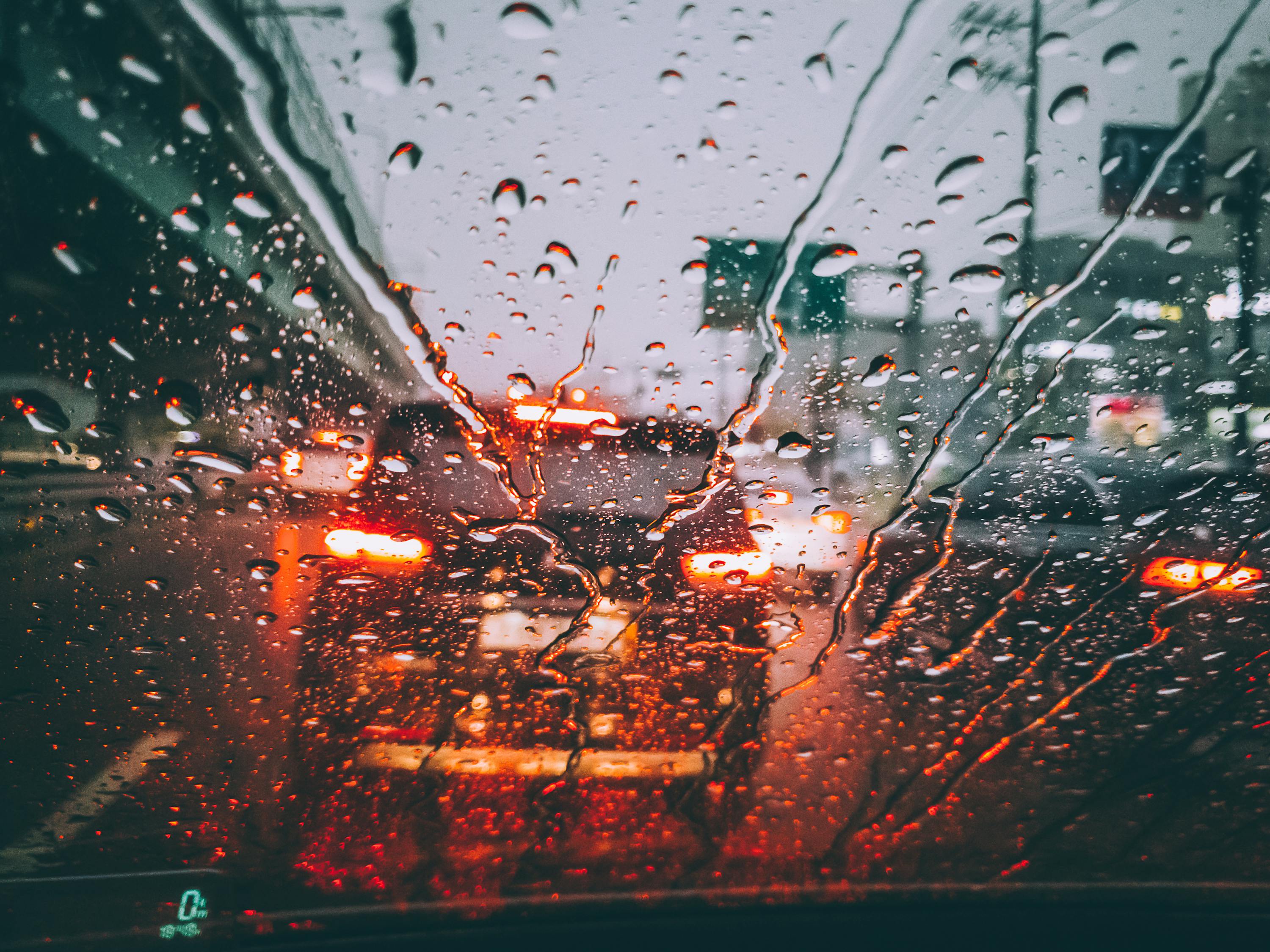 雨霏别哭，让爱为你遮风挡雨