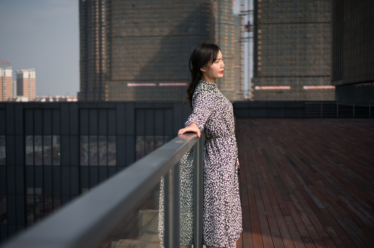 女子在男方婚礼时坠亡？不实报道的真相揭露
