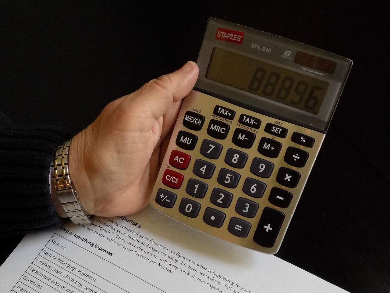 揭秘高级金融分析师的薪资水平与职业价值