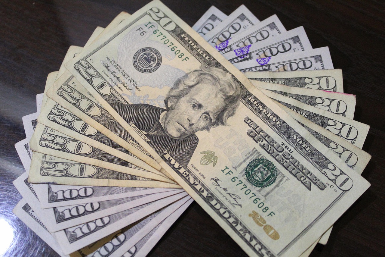 门槛较高，最低入金需数万元