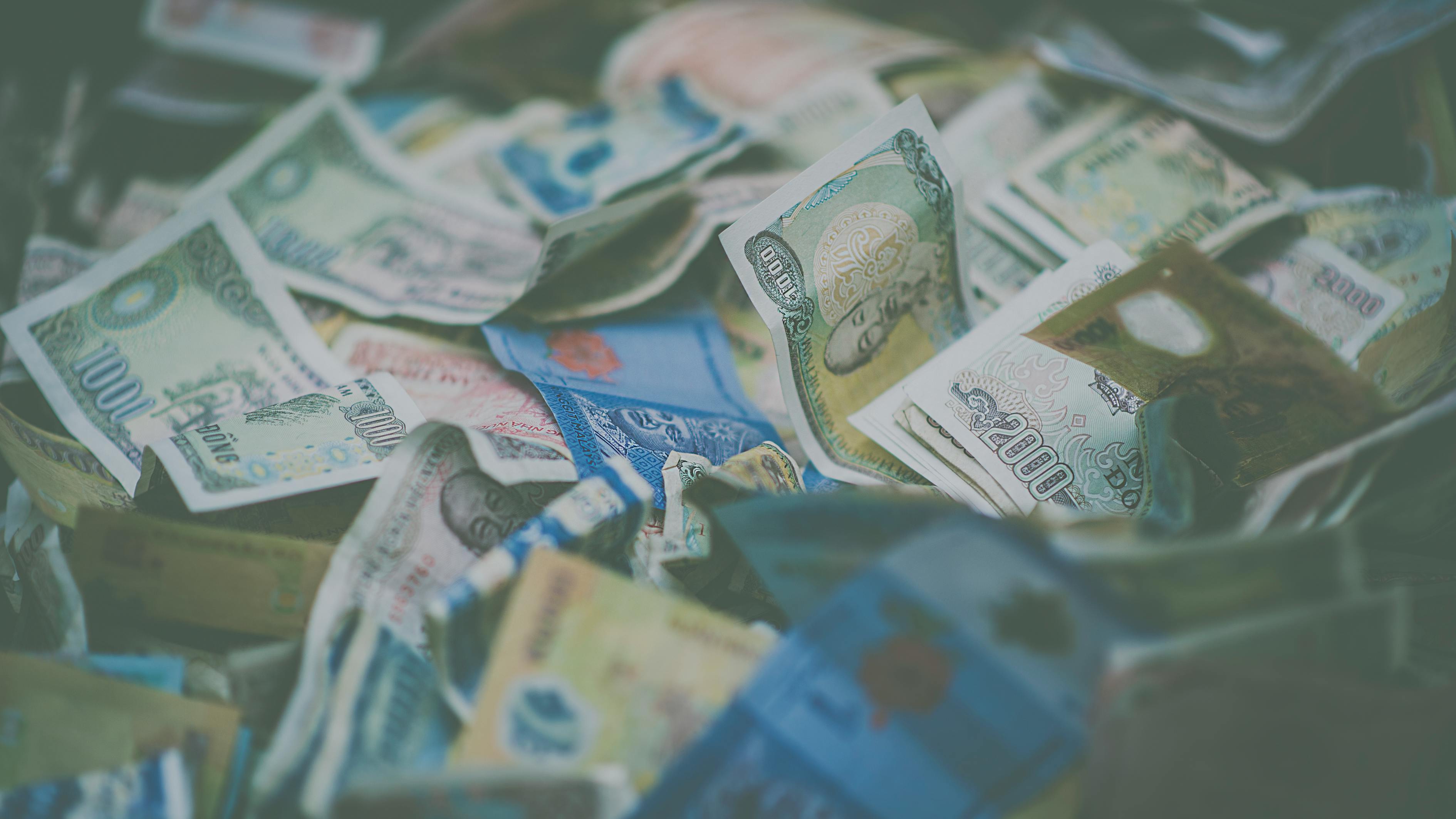 基金投资是集合资金进行证券投资，特点：分散风险、专业管理