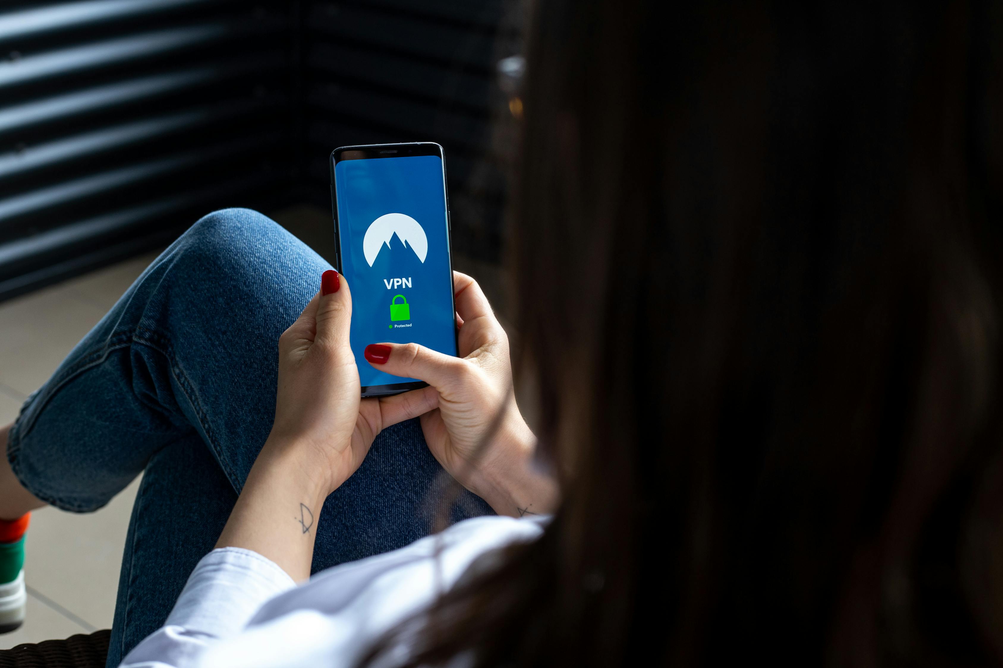 炒黄金APP推荐：选择知名平台，用户口碑佳
