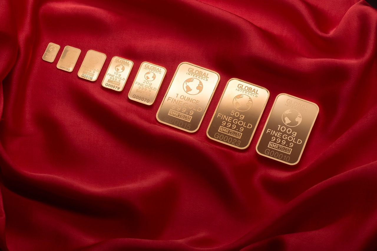 金价震荡上行，券商研报指出黄金零售行业正转向产品力驱动