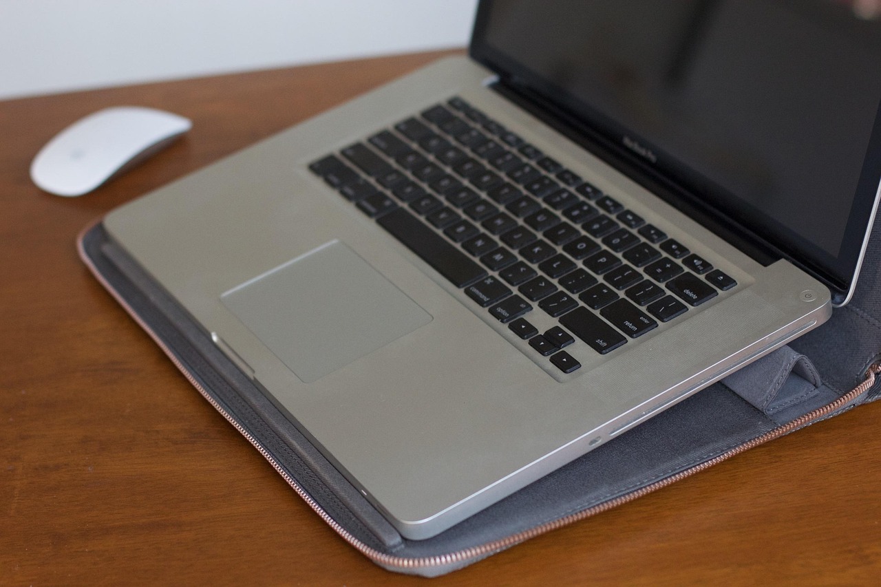 苹果发布2024款MacBook Pro，荣耀Magic 7系列亮相，比亚迪Q3营收超2000亿