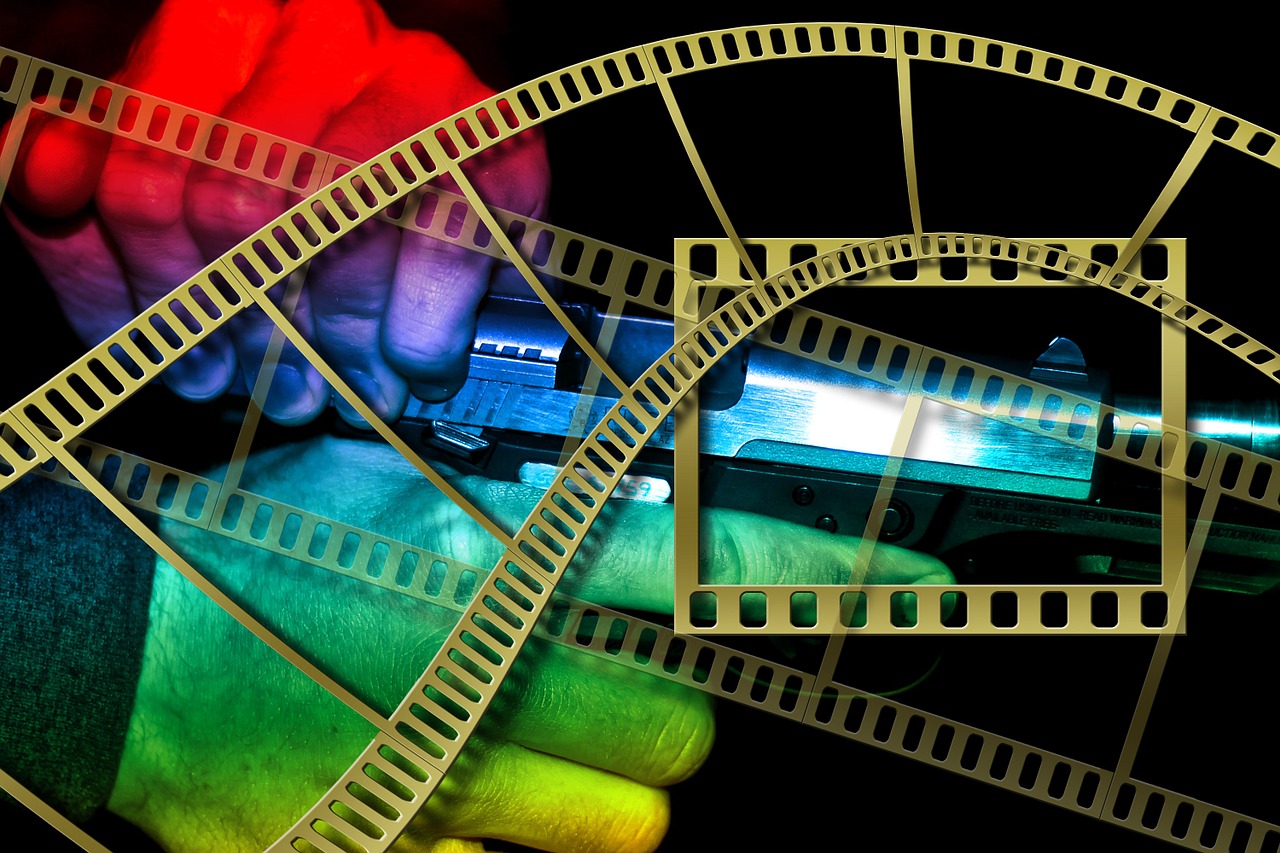 《哪吒2》上映9天票房登顶，光线传媒预计分成超10亿，创中国影史新纪录
