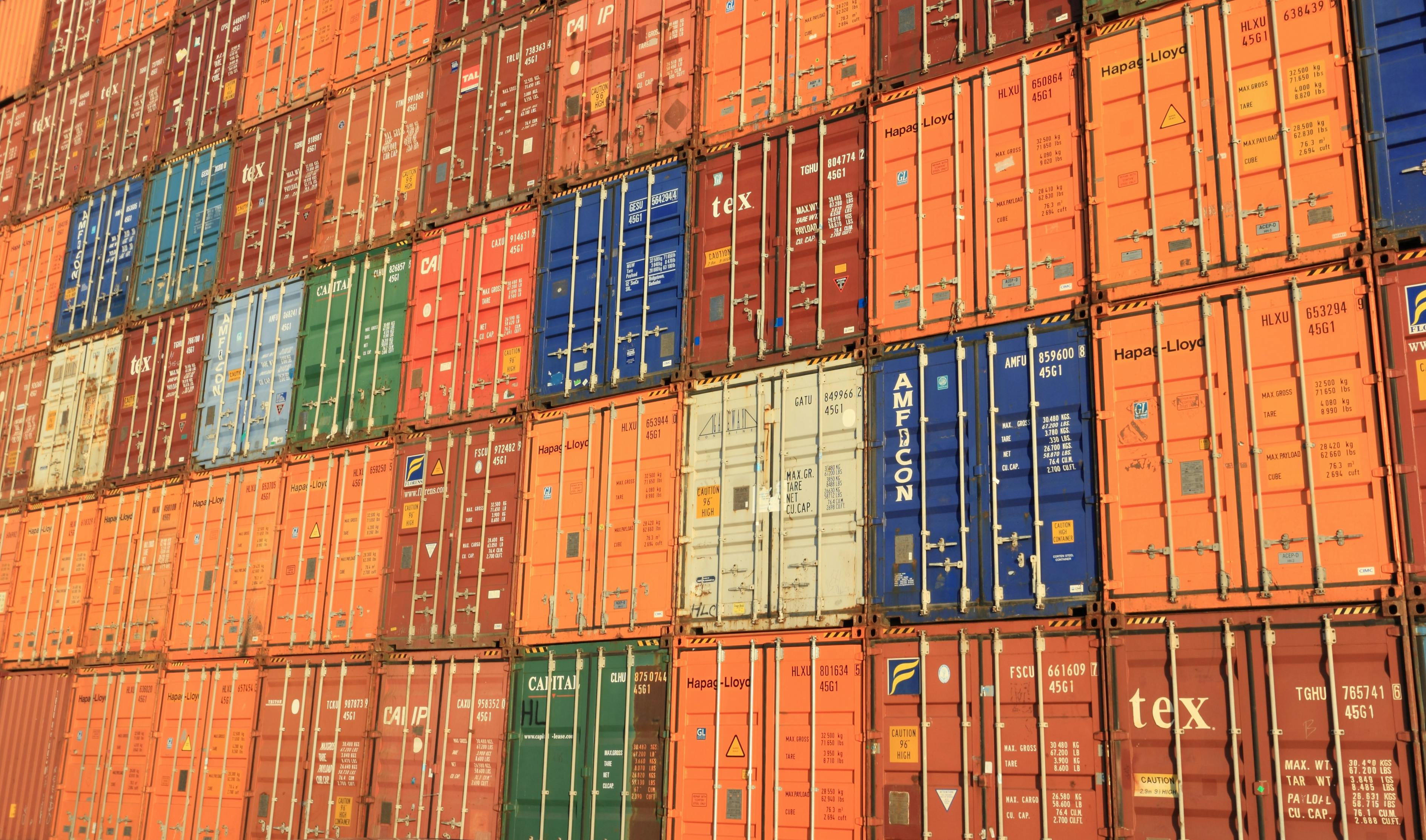 中国光伏产品出口退税率下调至9%，行业面临长期调整压力