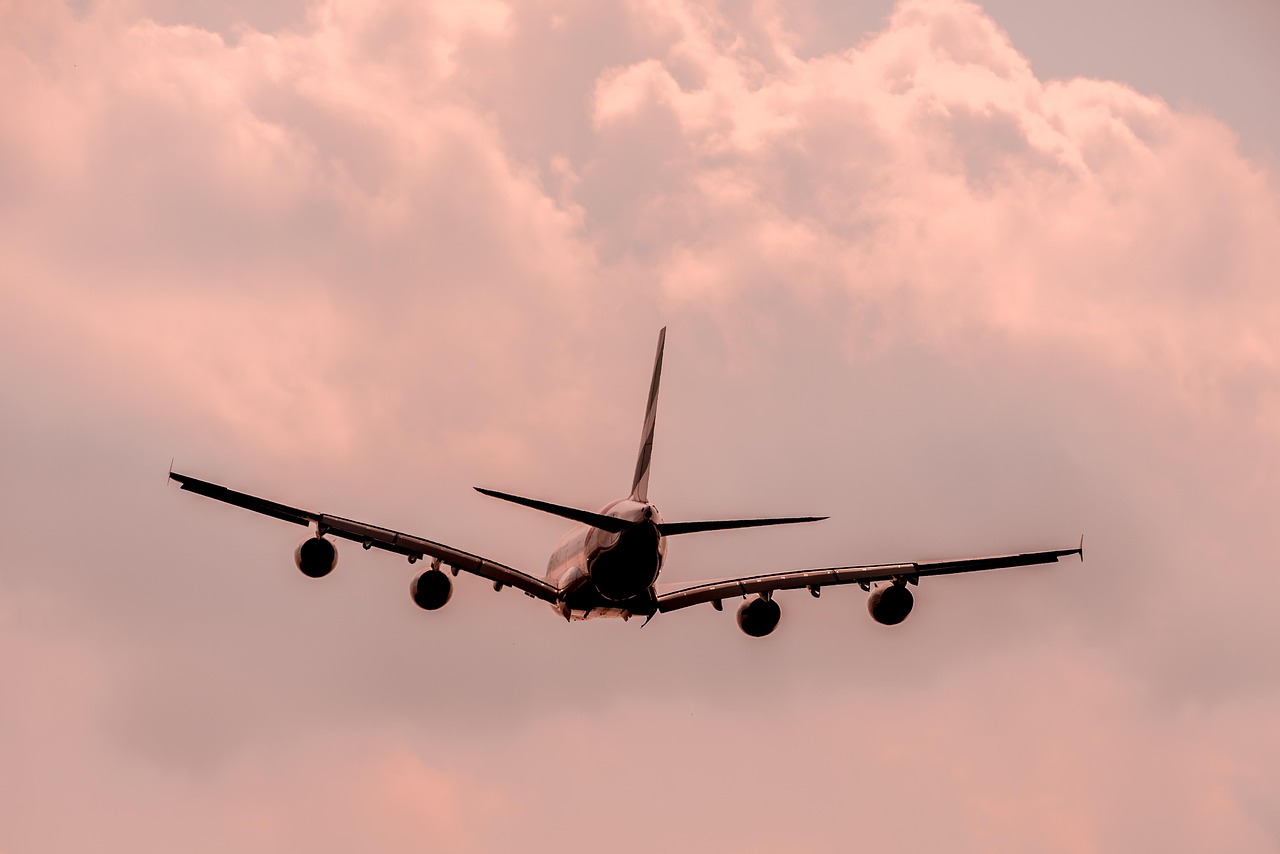 吉利旗下沃飞长空获华龙航空100架飞行汽车订单，开启空中出行新时代