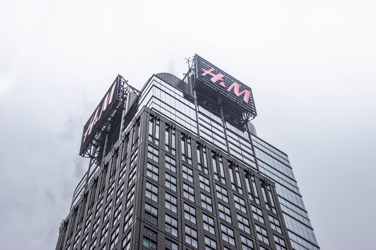 H&M三里屯太古里旗舰店宣布闭店，引发消费者关注