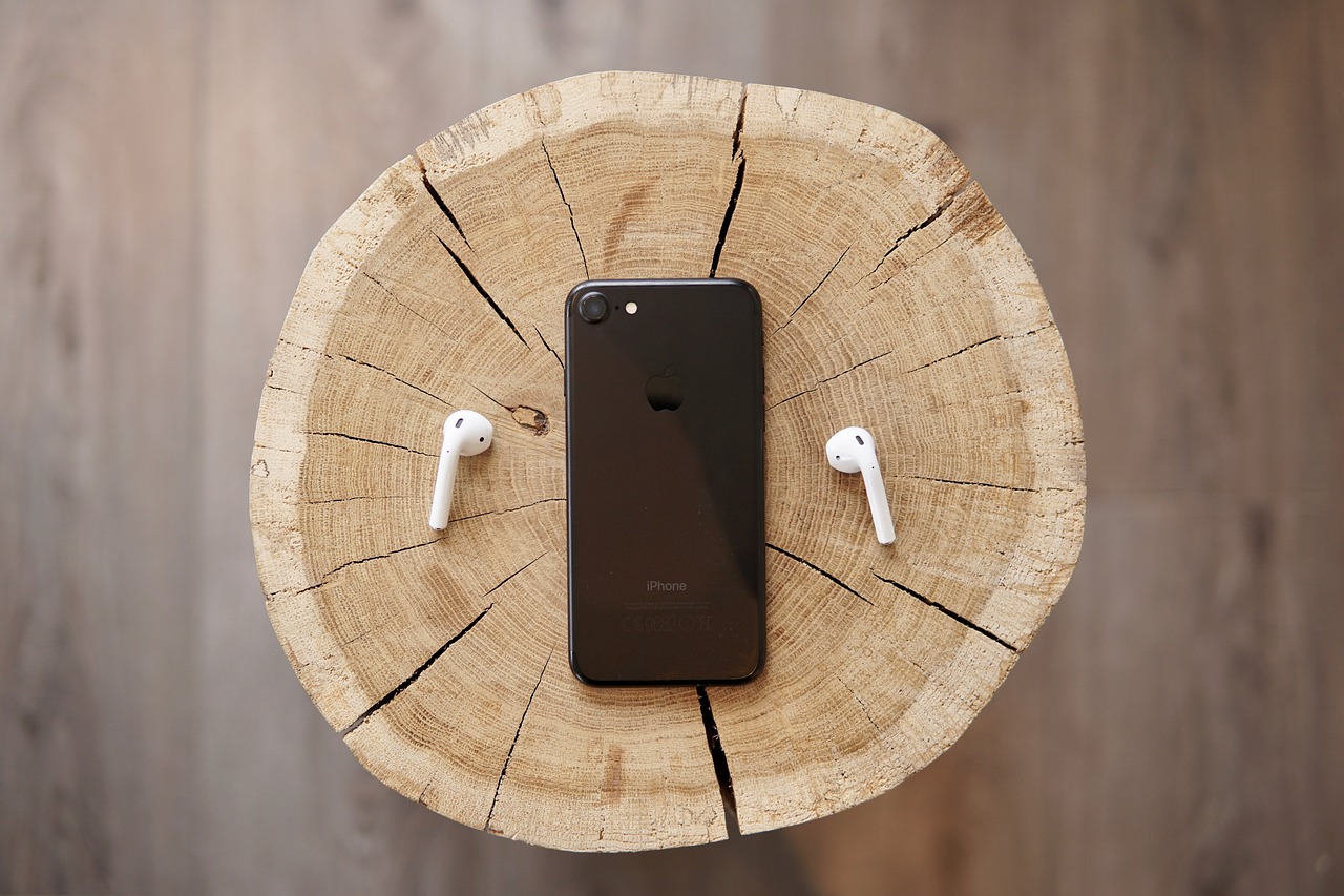 iPhone 15 Pro Max独占潜望式镜头，引领手机摄影新潮流