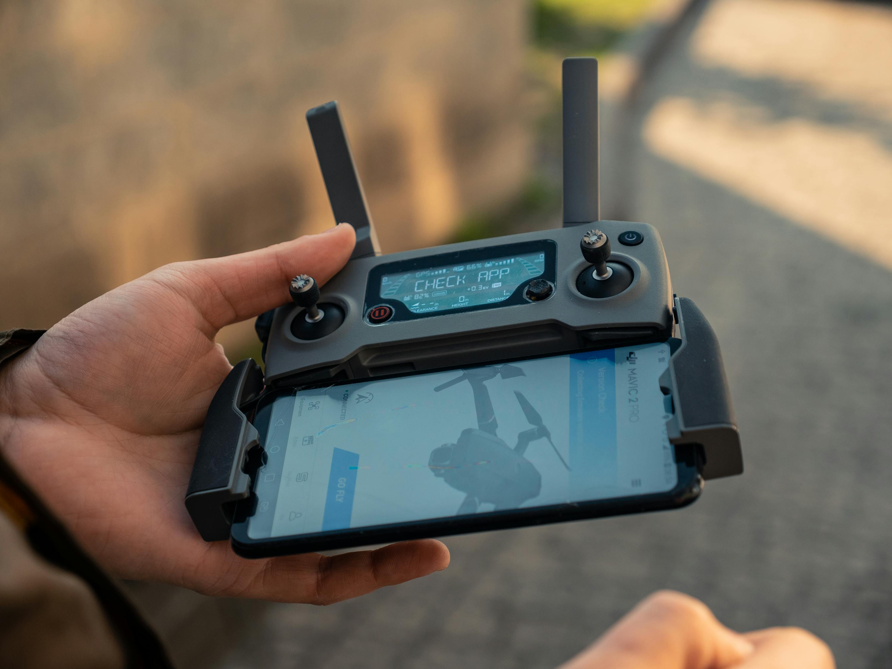 大疆发布Mavic 3 Pro无人机，售价13888元起，引领航拍新潮流