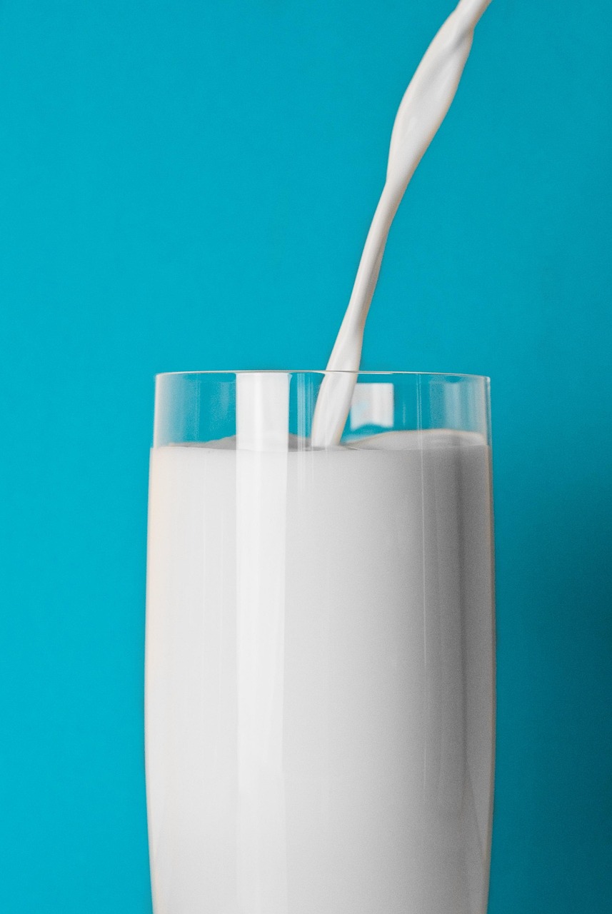 蒙牛2022年奶粉和乳饮料业务下滑，毛利率下降，业绩受影响