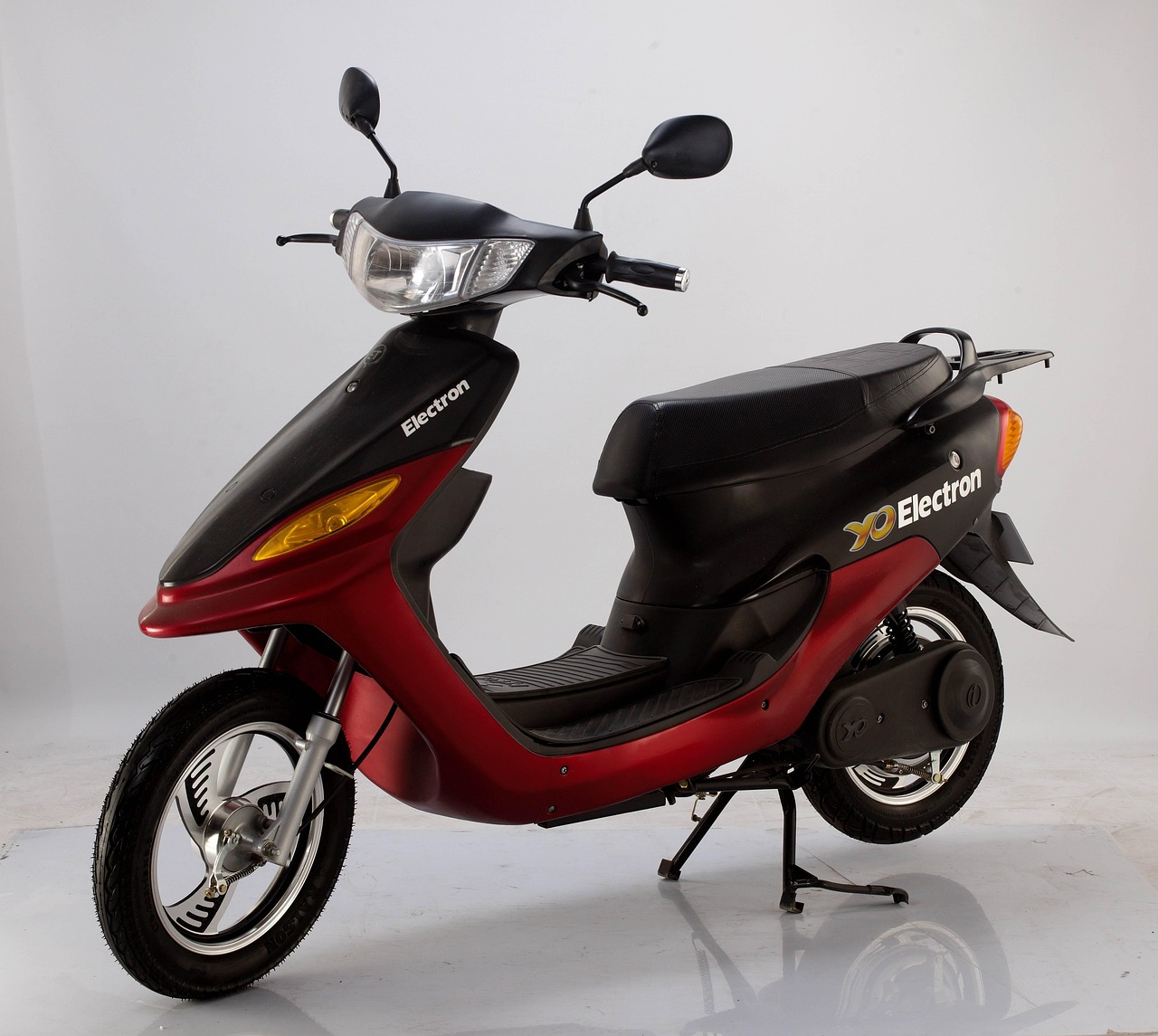 小鹏P7i超智能轿跑今日上市，售价24.99万元起，引领智能驾驶新潮流