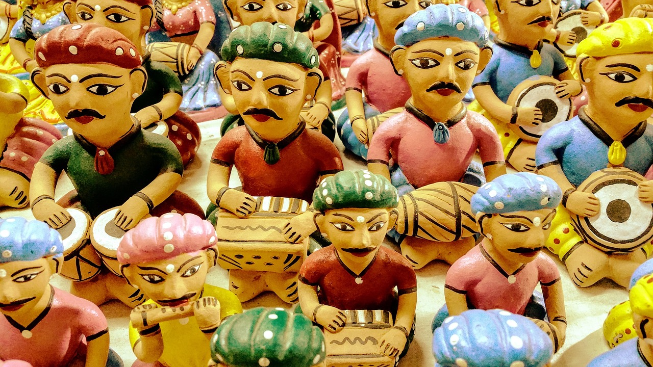 52TOYS携手艺术家，共铸艺术玩具新篇章