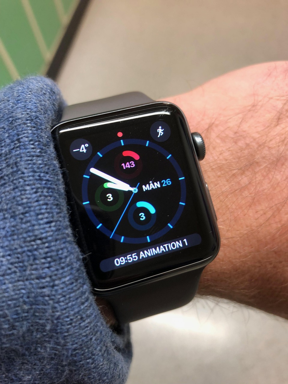 苹果削减AirPods、MacBook和Apple Watch一季度零部件产量，原因不明