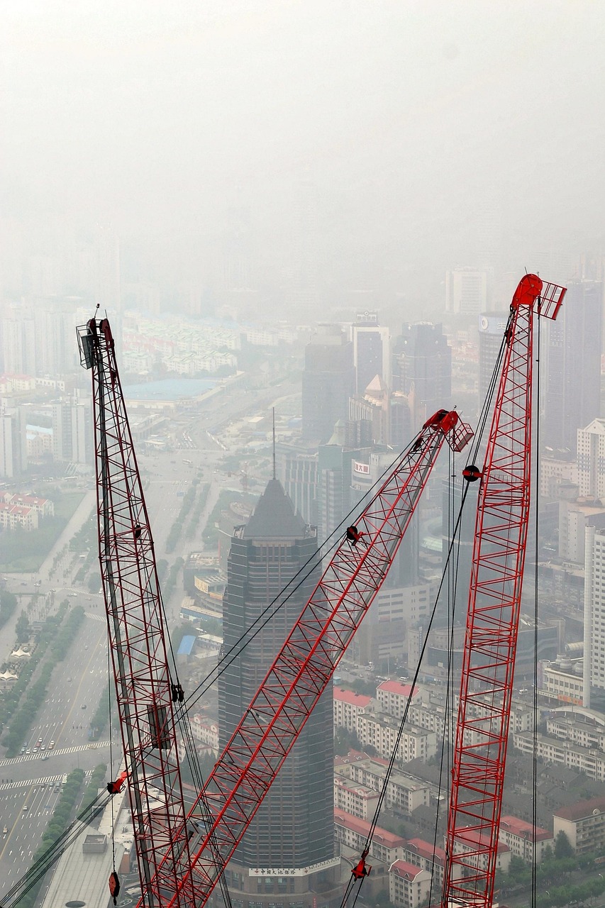 特斯拉上海超级工厂计划在1月实施减产，原因及影响尚不明确