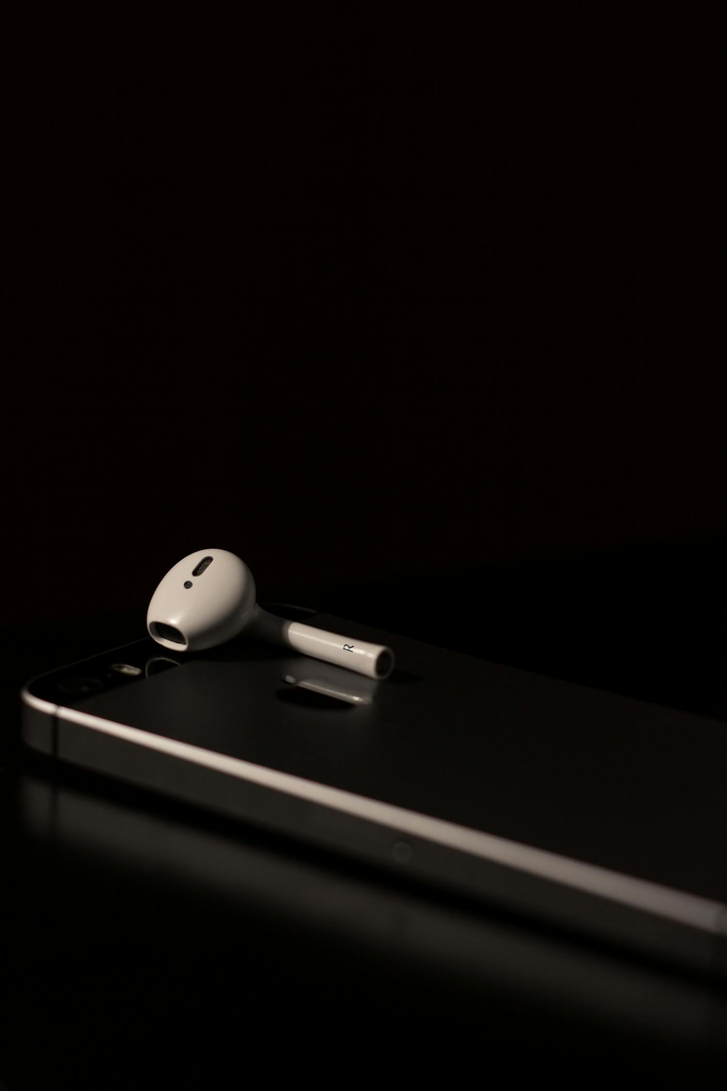 苹果AirPods Pro 2耳机本体电池容量提升15%，续航更持久