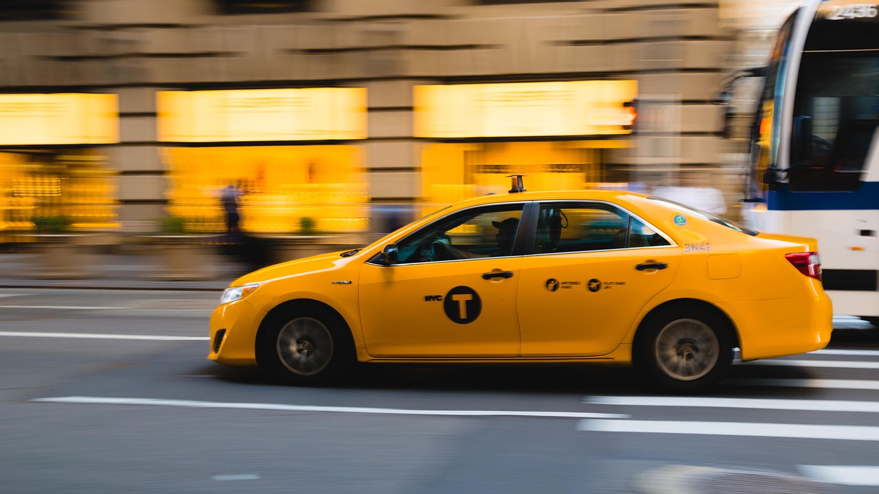 小马智行、曹操出行、吉利智驾中心合作，打造Robotaxi车队，探索自动驾驶出行新纪元